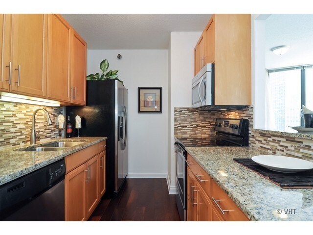 Building Photo - 400 N La Salle Dr