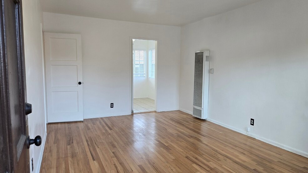 Building Photo - 3552 Locke Ave