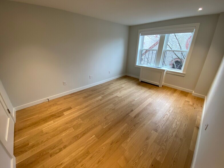 Building Photo - 36 Madison St