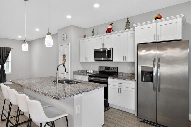 Building Photo - 717 Robin Ct