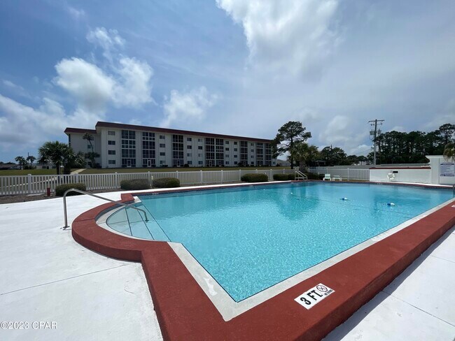 Building Photo - 112 Fairway Blvd
