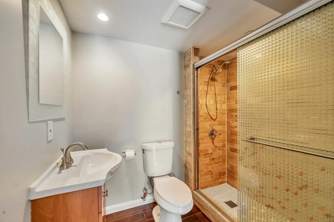 Building Photo - 91 Middlefield Dr