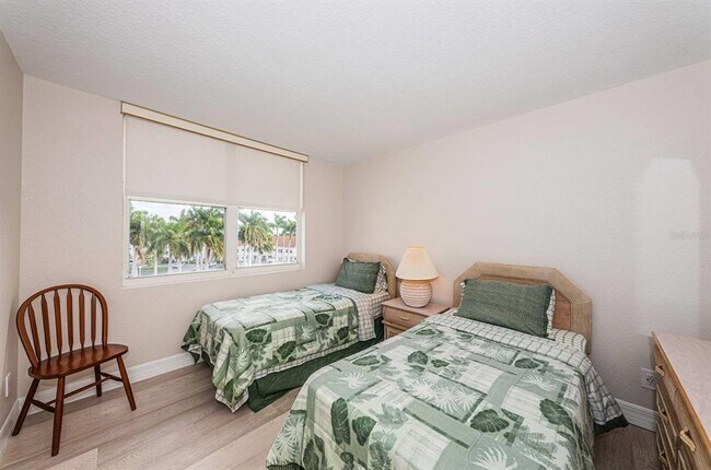 Building Photo - 6061 Bahia Del Mar Cir