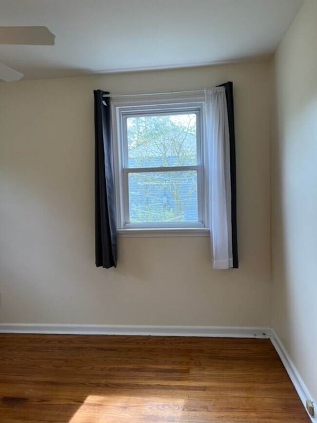 Building Photo - 3 bedroom 2 bath house Rent  -----------Linwood  $2500