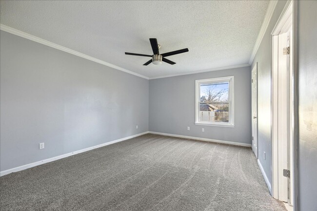 Building Photo - 3BED/2BATH REMODELED