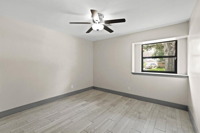 Building Photo - 5522 Braesvalley Dr