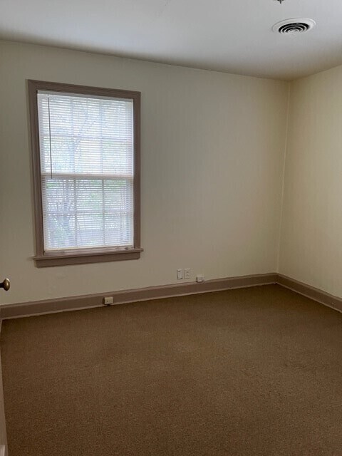 Building Photo - Berry Hill Commercial Property