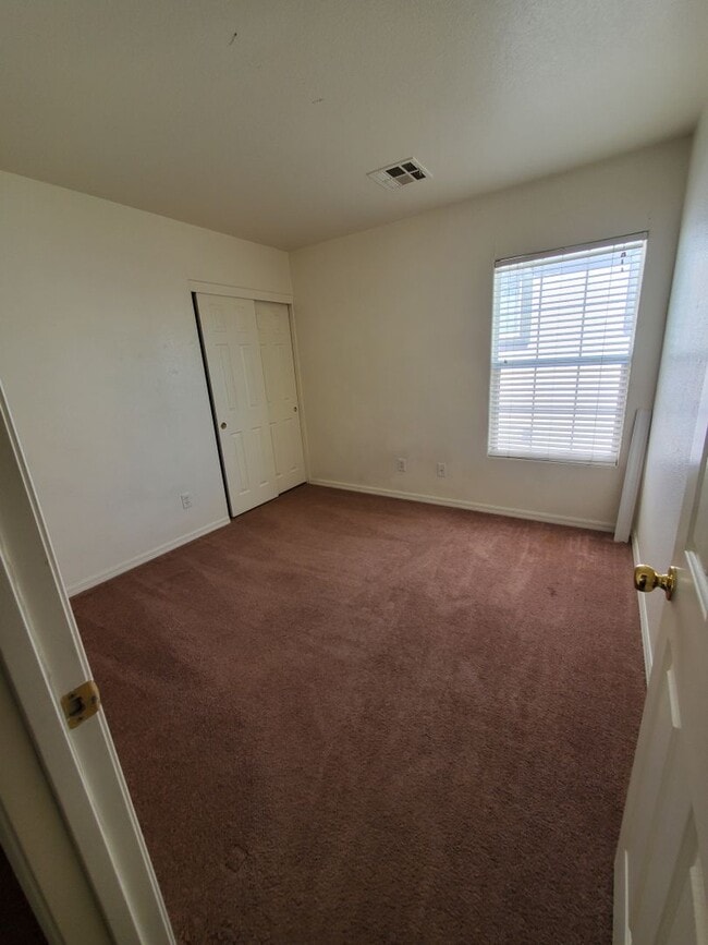 Building Photo - Summerlin 3/2.5 with huge loft