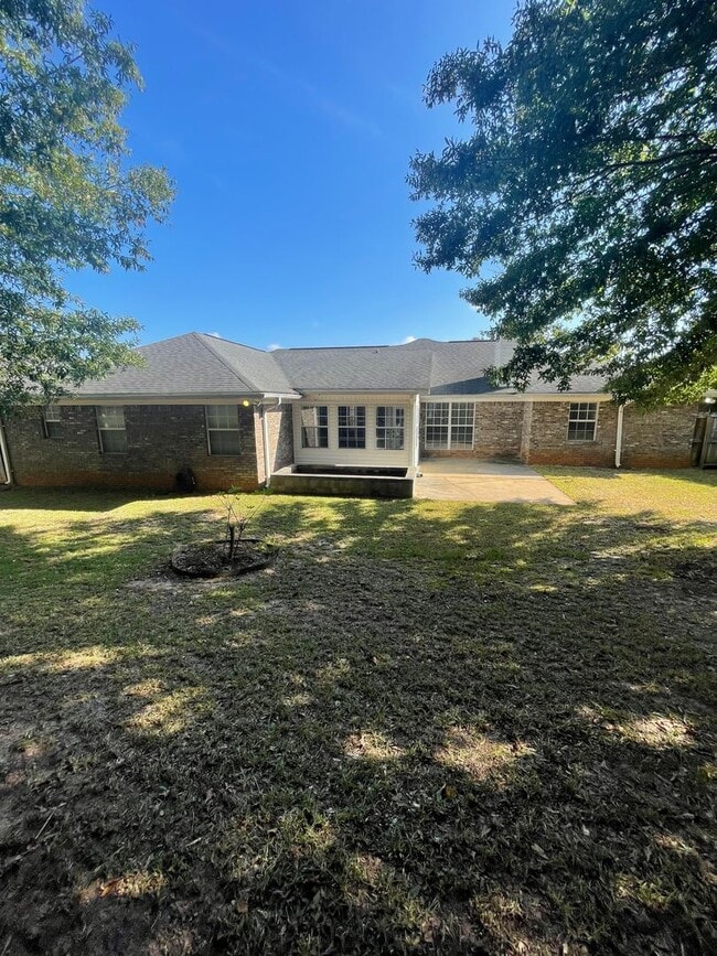 Building Photo - Available January!