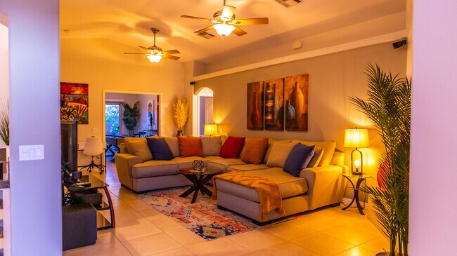 Building Photo - 53220 Avenida Navarro