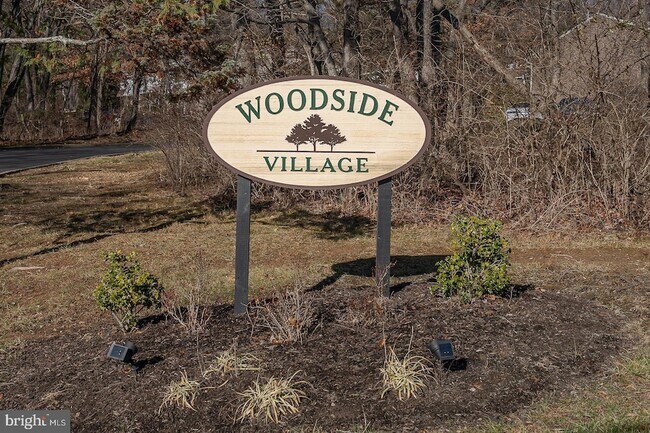 Building Photo - 403 Woodside Cir