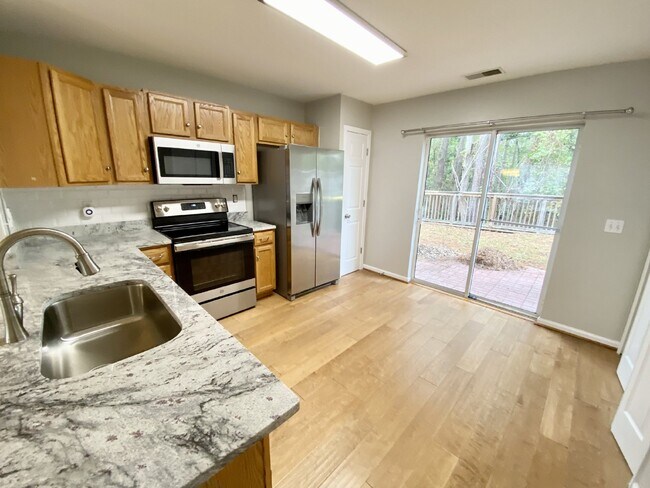 Building Photo - Three Bedroom, Townhome in The Farm!