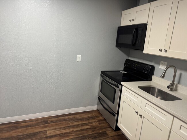 Building Photo - 3416 S 70th St