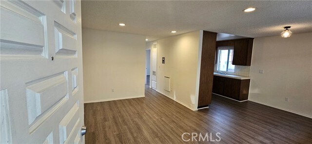 Building Photo - 614 S Lake St