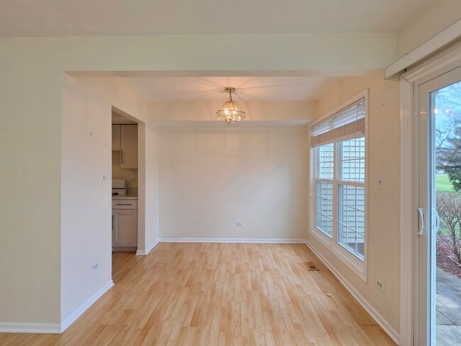 Building Photo - 1376 Longacre Ln