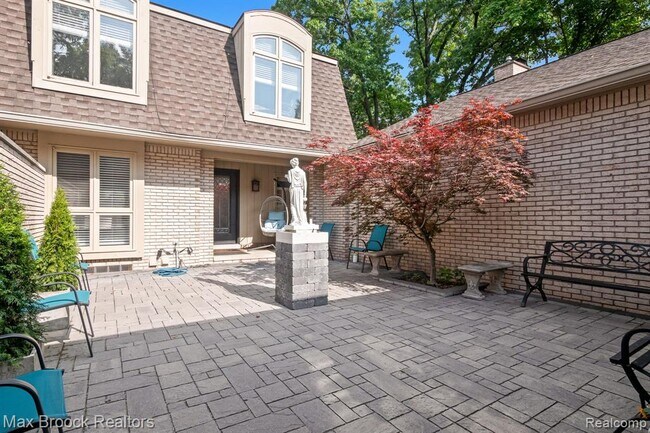 Building Photo - 1125 Meadowglen Ct