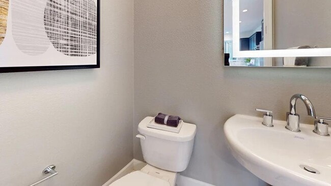 Building Photo - 31 Cortina Ct