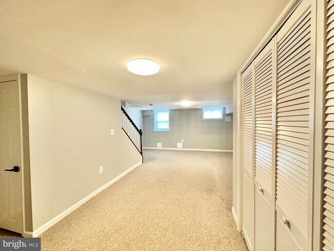 Building Photo - 1010 Bashford Ln