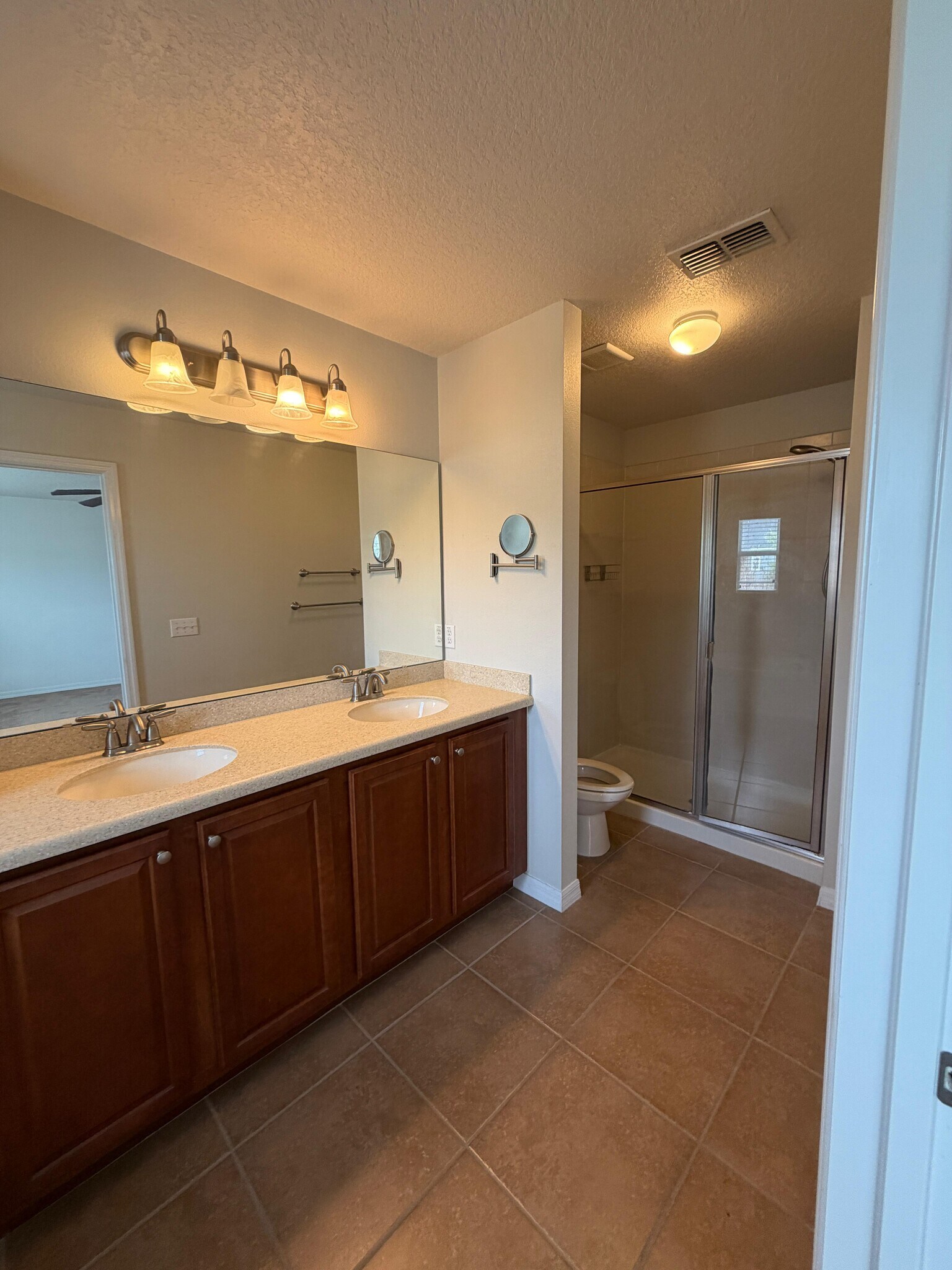 Building Photo - 1525 Cloverbay Ln