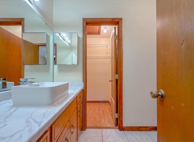 Building Photo - 1104 Greentree Ct