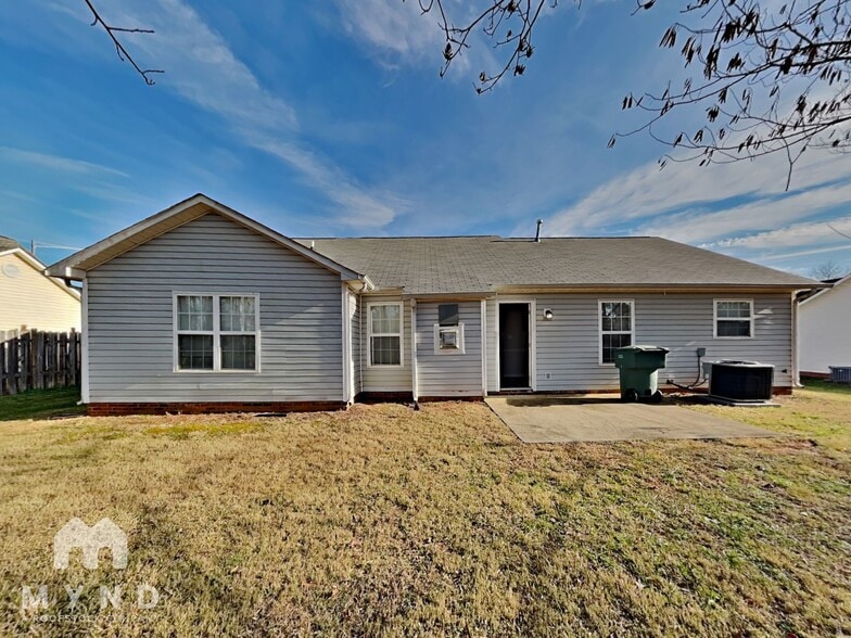 Building Photo - 2443 Hawk Ridge Dr