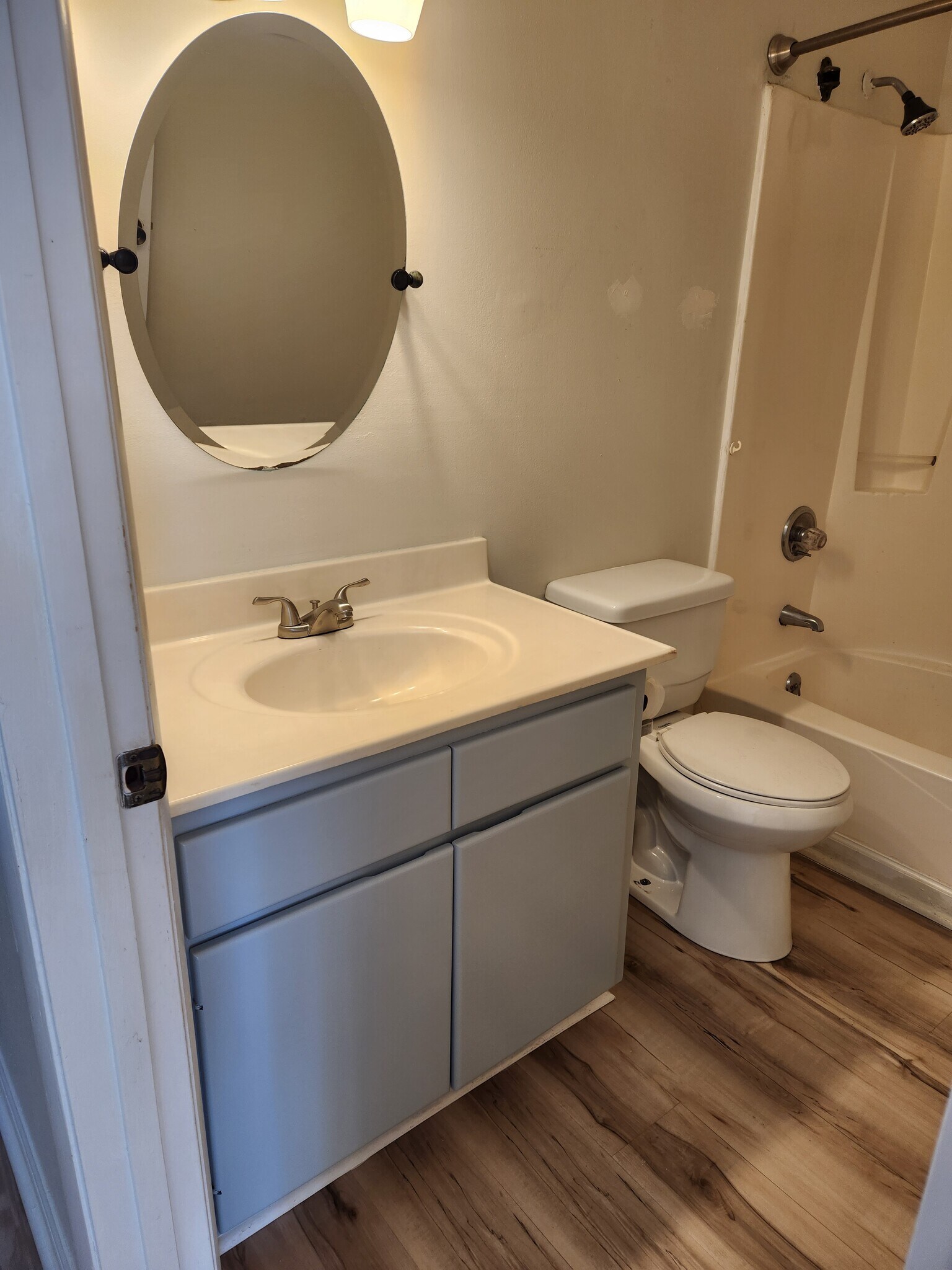 Bathroom - 2510 W 9th St