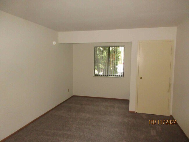 Building Photo - Available Beginning of October 2025 German...