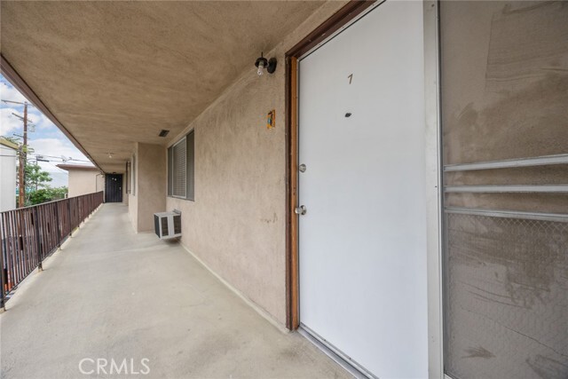 Building Photo - 117 S Ave 54
