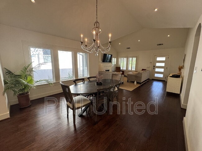 Building Photo - 4057 W 7th St