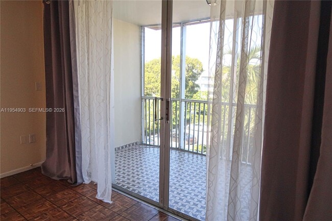 Building Photo - 1690 NE 191st St