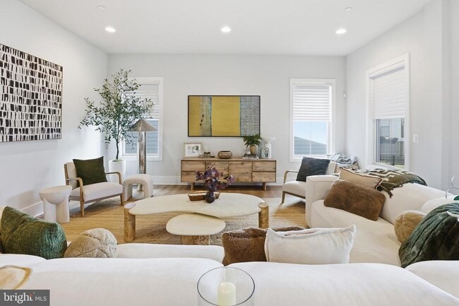 Building Photo - 9725 Lantana Wy