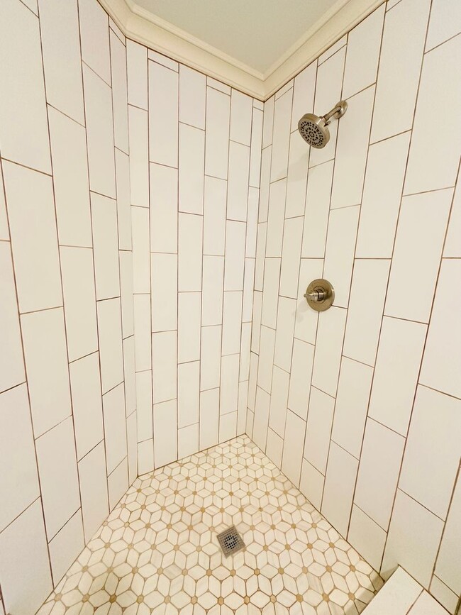Building Photo - Luxury remodeled 4 bedroom, 3 bath in prime central location!