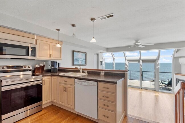 Building Photo - 40 Oceanside Dr