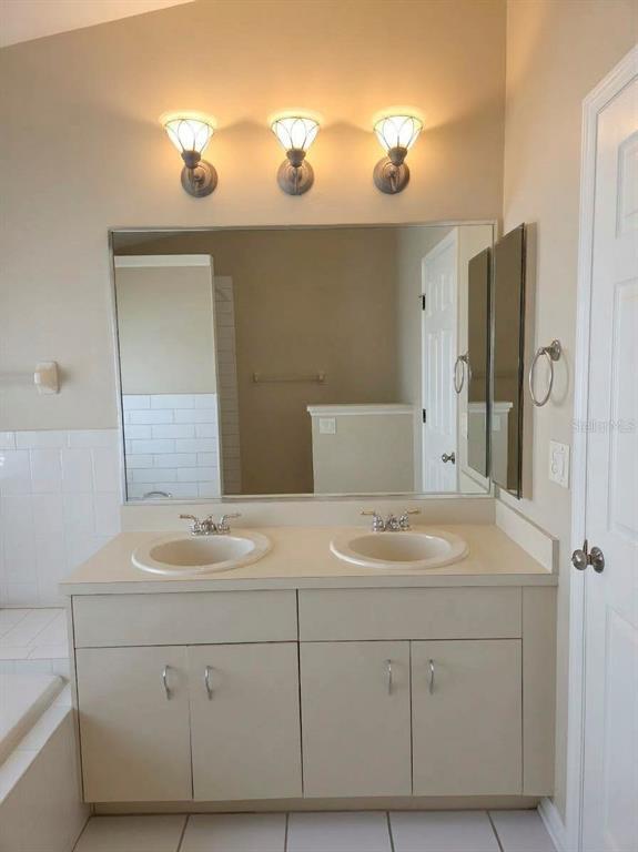 Building Photo - 9403 Larkbunting Dr