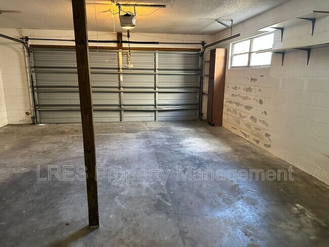 Building Photo - 106 Eastwind Ln