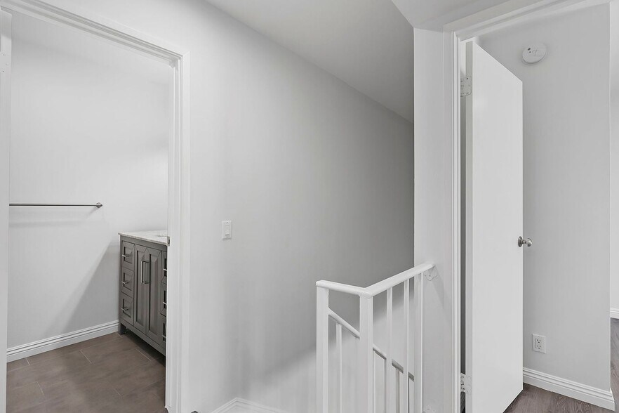 Building Photo - 6145 Whitsett Ave