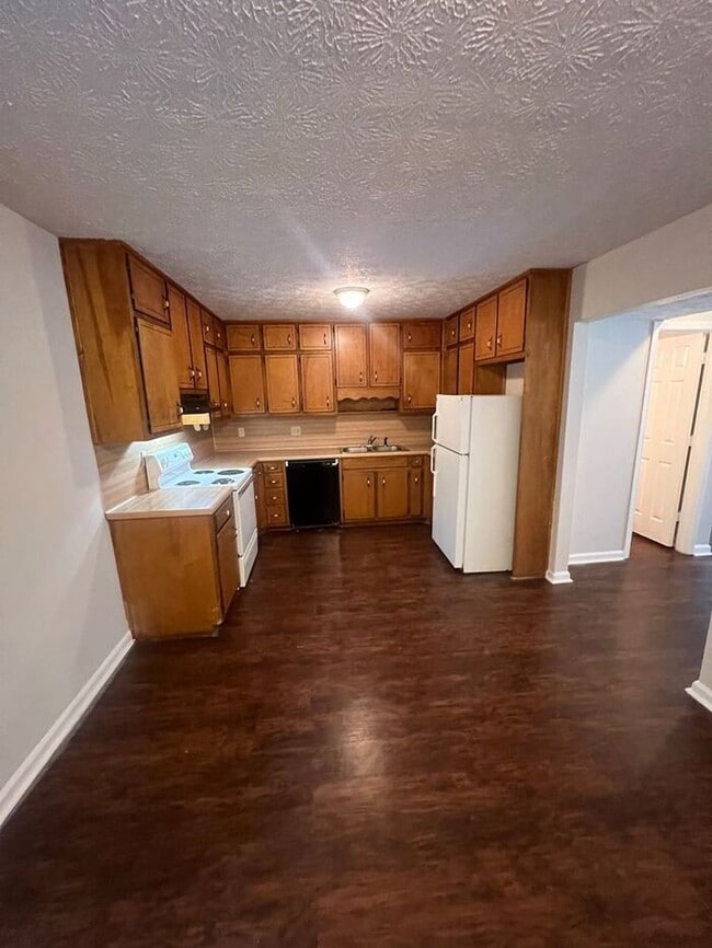 Building Photo - Finally a 2 bedroom townhome on Downing St Lawrenceville, GA