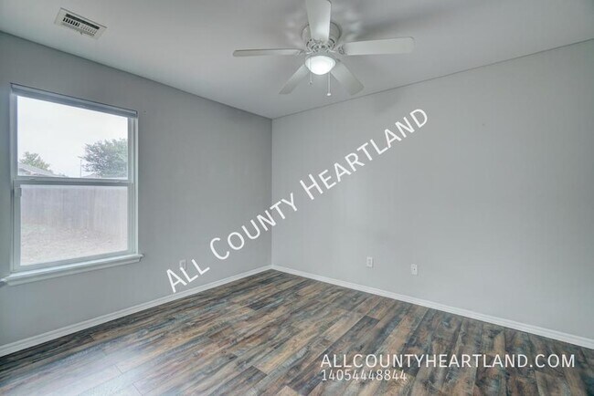 Building Photo - 2008 SE 7th Ct