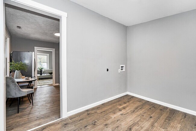 Building Photo - 624 Effingham Dr