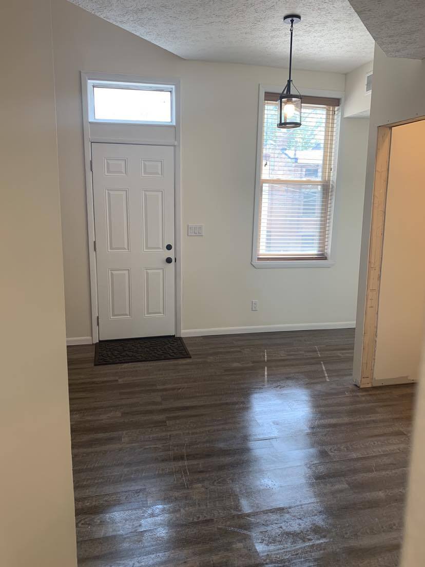 Foyer - 1619 Mansfield St