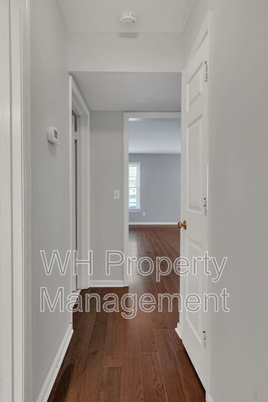 Building Photo - 1620 18th Ave S