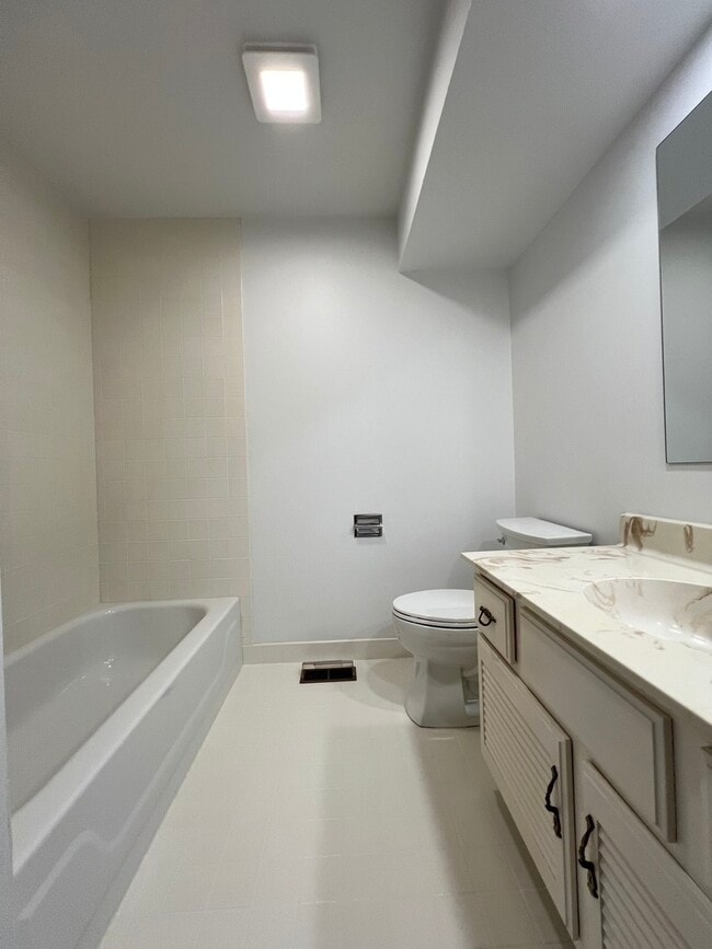 Building Photo - 1545 Winnetka Rd