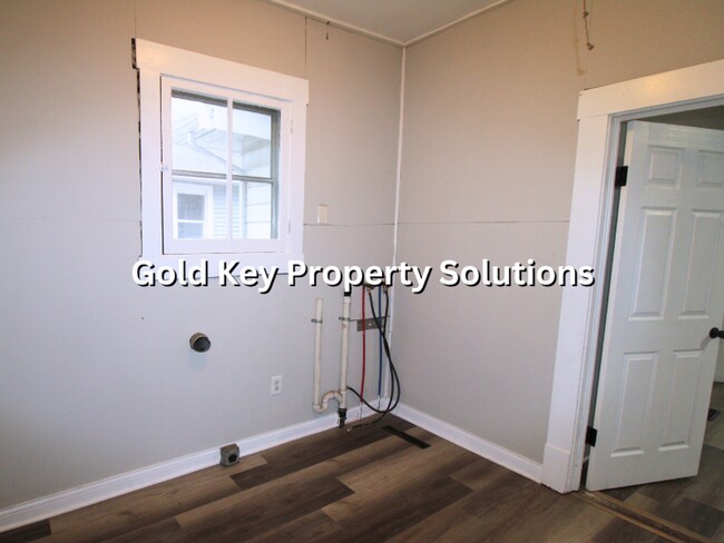 Building Photo - Updated 3 BR 1 BA House with Covered Porch and Central Air (SECTION 8 APPROVED)