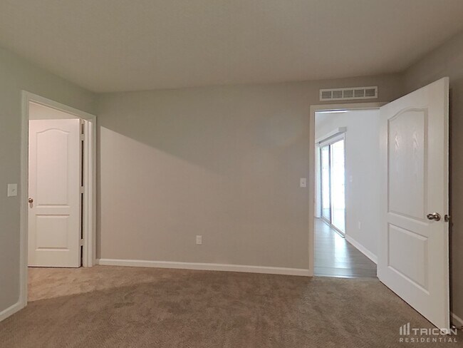 Building Photo - 77038 Crosscut Wy