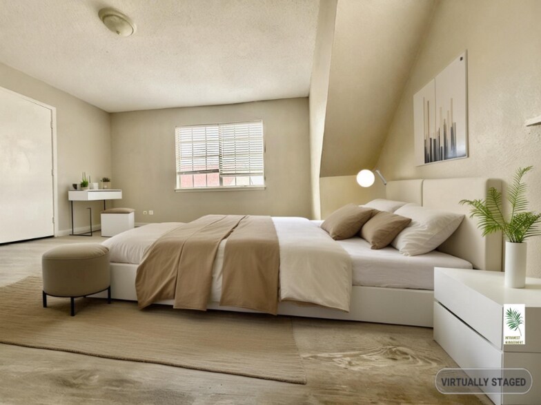Building Photo - 3822 Englewood Cir