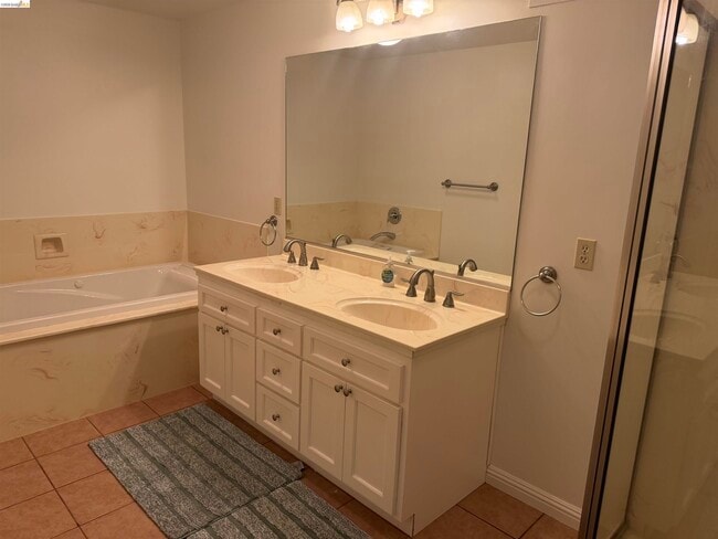 Building Photo - 3281 Madera Ave