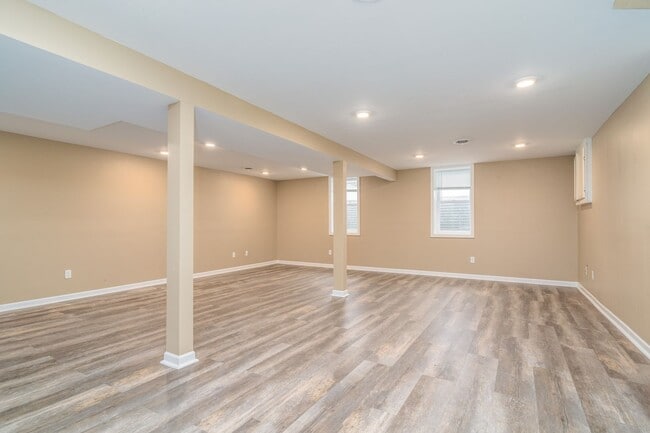 Building Photo - Beautiful Single Family Home