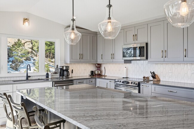 Building Photo - 30855 Walter Dr