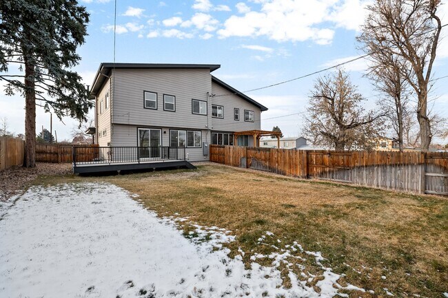 Building Photo - 5230 Stuart St