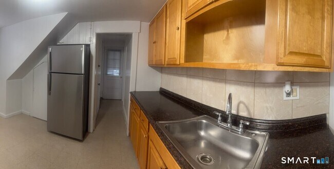 Building Photo - 831-833-833 William St